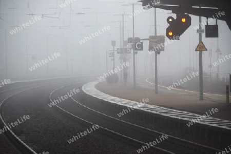 Nebel ?ber Bahngleisen