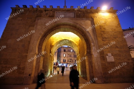 Afrika, Nordafrika, Tunesien, Tunis
Der Place de la Victoire mit dem Porte de France vor der Medina in der Altstadt der Tunesischen Hauptstadt Tunis. 






