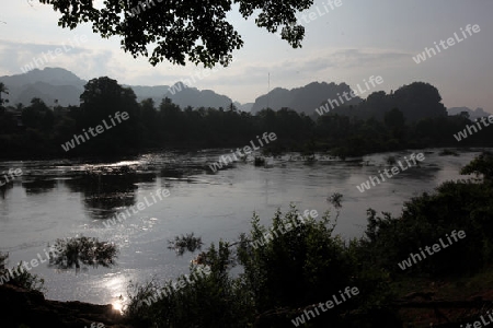 Die Landschaft am Xe Bang Fai River beim Dorf Mahaxai Mai von Tham Pa Fa unweit der Stadt Tha Khaek in zentral Laos an der Grenze zu Thailand in Suedostasien.