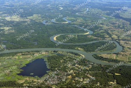 Die Landschaft von einem Flugzeug ueber die Umgebung von Ubon Ratchathani im nordosten von Thailand in Suedostasien.