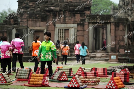 Die Khmer Tempel Anlage von Phimai bei Khorat in der provinz Nakhon Ratchasima im Nordosten von Thailand im Suedwesten von Thailand in Suedostasien.  