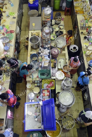 Eine Marktkueche auf den Day Markt in der Hauptstadt Phuket Town auf der Insel Phuket im sueden von Thailand in Suedostasien.