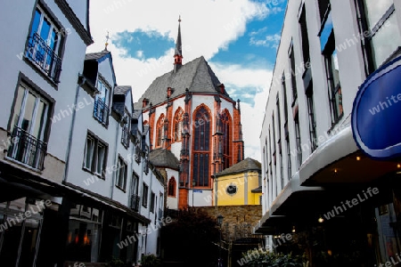 Caf? mit Blick auf die Kirche