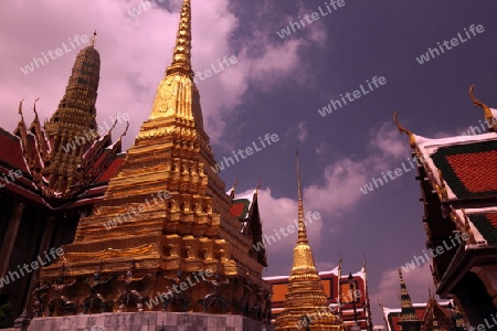 Die Tempelanlage des Wat Phra Kaew in Banglamphu in Bangkok der Hauptstadt von Thailand in Suedostasien.  