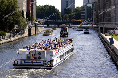 ausflugsdampfer auf der spree