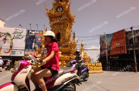 Der Uhrturm im Zentrum von Chiang Rai in der Provinz chiang Rai im Norden von Thailand in Suedostasien.