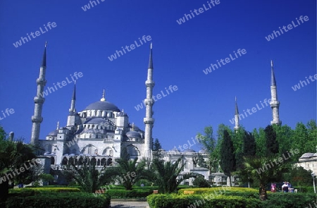 Die Blaue Moschee im Stadtteil Sulranahmet in Istanbul in der Tuerkey.