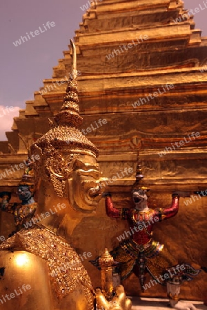 Die Tempelanlage des Wat Phra Kaew in Banglamphu in Bangkok der Hauptstadt von Thailand in Suedostasien.  