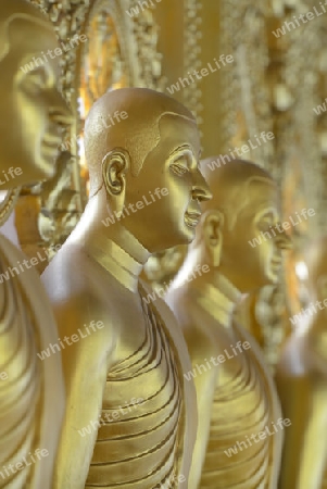 Der Grosse Tempel oder Chedi Phra Maha Chedi Chai Mongkhon auf einem Huegel bei Roi Et in der Provinz Roi Et nordwestlich von Ubon Ratchathani im nordosten von Thailand in Suedostasien.