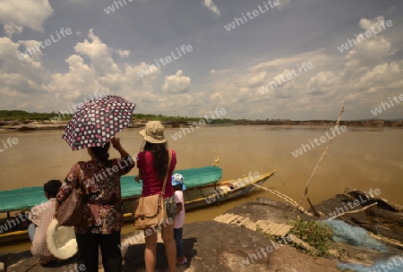 Die Steinlandschaft im Mekong River des Naturpark Sam Phan Bok bei Lakhon Pheng am Mekong River in der Provinz Amnat Charoen nordwestlich von Ubon Ratchathani im nordosten von Thailand in Suedostasien.