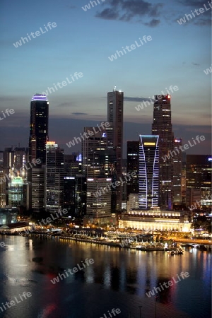 Die Skyline im Bankenviertel am Boat Quay von Singapur im Inselstaat Singapur in Asien.