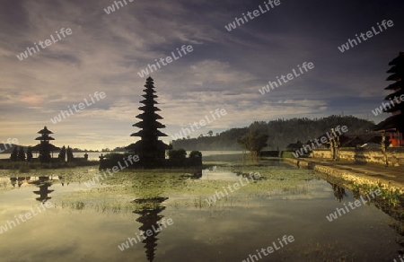 Der Pura Ulum Danu Tempel am Bratan See im Norden von Bali auf der Insel Bali in Indonesien.