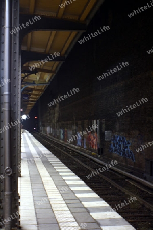 berliner bahnhof bei nacht