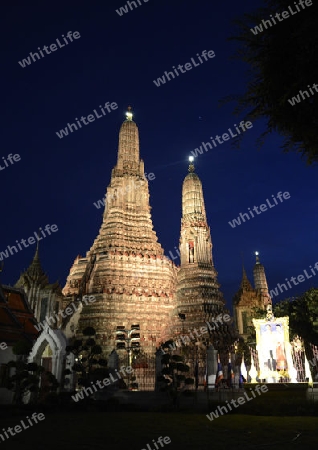 Der Wat Arun Tempel in der Stadt Bangkok in Thailand in Suedostasien.