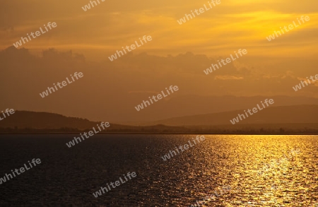 Sonnenuntergang ?ber dem Neusiedler See bei Podersdorf