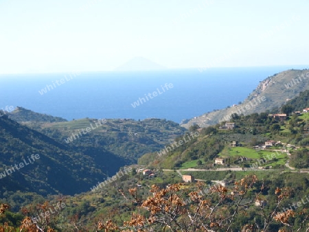 Stromboli am Horizont