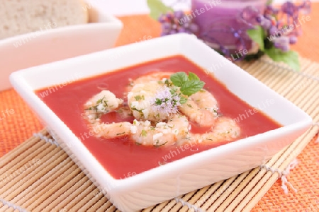 Tomatensuppe mit shrimps