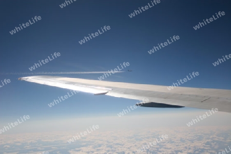 Flugzeug wird von einem anderen Flugzeug ?berholt