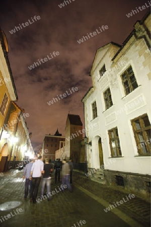 Europa, Osteuropa, Baltikum, Lettland, Riga, Hauptstadt, Altstadt, Nacht, Abend, Sommernacht, Gasse,   
Eine Gasse in einer Sommernacht der Altstadt von Riga der Hauptstadt von Lettland im Baltikum und Osteuropa. 