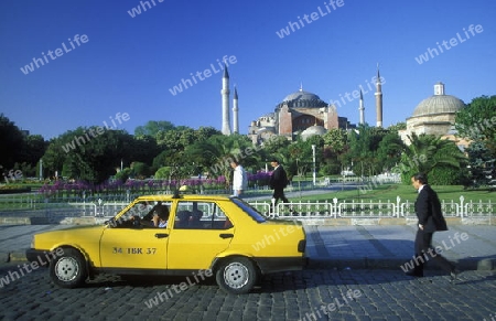 Die Aya Sofia Moschee im Stadtteil Sultanahmet in Istanbul in der Tuerkey.