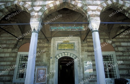 Die Blaue Moschee im Stadtteil Sulranahmet in Istanbul in der Tuerkey.