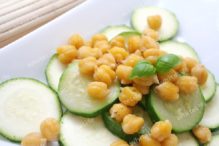 Zucchinis mit Kichererbsen