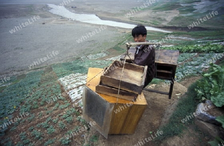 a men change his home to the uper city of fengjie on the yangzee river in the three gorges valley up of the three gorges dam projecz in the province of hubei in china.