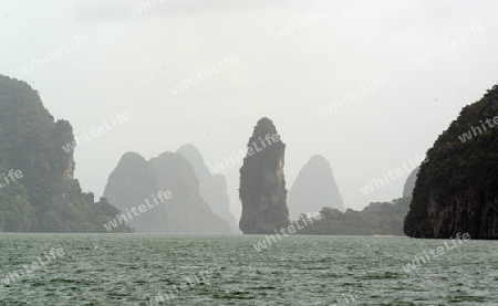 Kalkfelsen und Hoehlen im Ao Phang Nga Nationalpark wenige Bootsminuten oestlich von der Hauptinsel Puket auf der Insel Phuket im sueden von Thailand in Suedostasien.