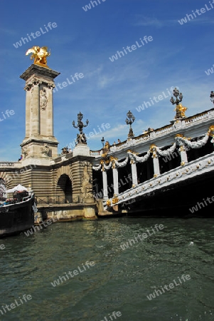 Historische Br?cke und Denkmal in Paris