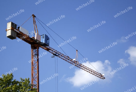 kran auf einer baustelle