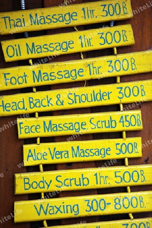 Ein Massage Laden auf der Insel Ko Tao im Golf von Thailand im Suedwesten von Thailand in Suedostasien.   (KEYSTONE/Urs Flueeler)