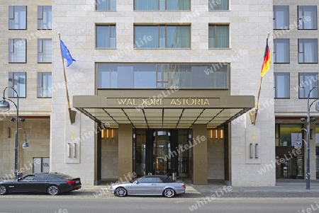 Eingangsbereich des neuen Waldorf Astoria Hotel im Gebaeudekomplex  Zoofenster Berlin, Deutschland, Europa, oeffentlicherGrund