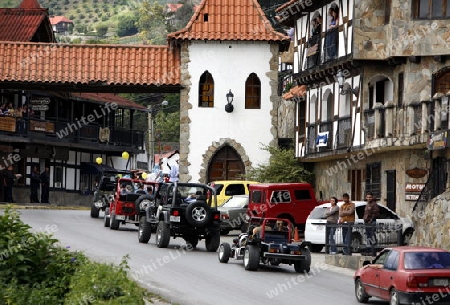 Amerika, Suedamerika, Venezuela, Deutsche Kolonie, Colonia Tovar, Bergdorf,  Das traditionelle Patronsfest des Heiligen Martin am Martinstag 11.November 2008 mit Deutschen Folkstaenzen und Deutschen Trachten im Bergdorf Colonia Tovar der ehemaligen