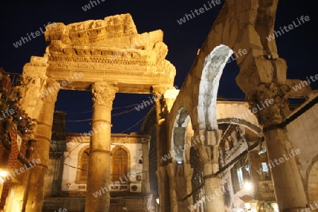 Asien, Naher Osten, Syrien, Damaskus,    Eine Gasse mit Ruinen bei der Omaijad Moschee im Souq und Altstadt von Damaskus in der Hauptstadt von Syrien. 