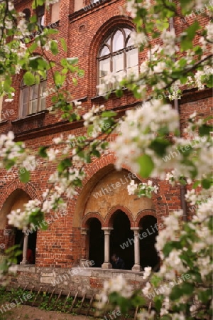 Ein Gang im Innenhof des Dom in der Altstadt in Riga, Lettland  