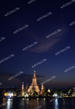 Der Wat Arun Tempel in der Stadt Bangkok in Thailand in Suedostasien.