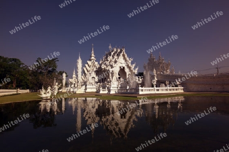 Der Tempel Wat Rong Khun 12 Km suedlich von Chiang Rai in der Provinz chiang Rai im Norden von Thailand in Suedostasien.