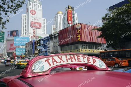 Die Skyline im Stadtgebiet um Pratunam im Zentrum der Hauptstadt Bangkok von Thailand in Suedostasien.