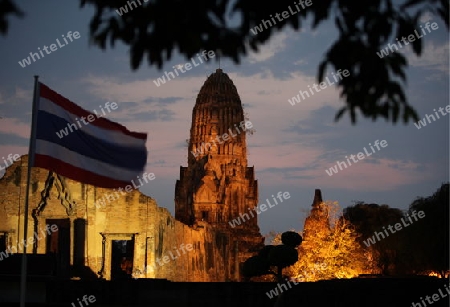 Der Wat Ratburana Tempel in der Tempelstadt Ayutthaya noerdlich von Bangkok in Thailand. 