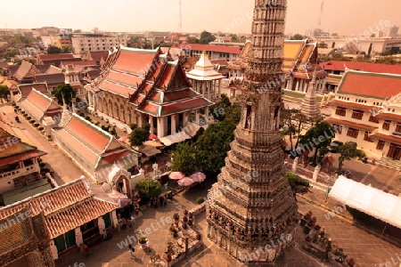 Die Tempelanlage des Wat Arun in Banglamphu in Bangkok der Hauptstadt von Thailand in Suedostasien.  