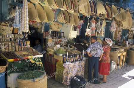 Afrika, Tunesien, Monastir
Auf dem Markt oder Souq in der Altadt der Kuestenstadt Monastir in Central Tunesien. (URS FLUEELER)






