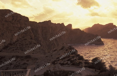 Die Landschaft beim Cap de Formentor auf der Halbinsel Formentor im Februar im Osten der Insel Mallorca einer der Balearen Inseln im Mittelmeer.     