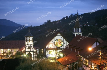 Suedamerika, Karibik, Venezuela, Colonia Tovar, Dorf, Haus, Kirche, Dorfzentrum, Deutsche Architektur, Schwarzwald Haus, Kollonie, mitten im Nebelwald, Landwirtschaft, Abend,