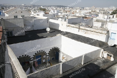 Afrika, Nordafrika, Tunesien, Tunis, Hauptstadt,  Altstadt, Architektur, Souq, Markt, Bazaar, Handel, Wirtschaft, Alltag, Haus, Innenhof, Ueberischt, Medina
Ein Innenhof eines Traditionellen Haus im Traditionellen Souq oder Markt oder Bazaar in der A