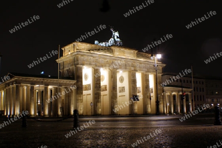 berliner brandenburger tor bei nacht