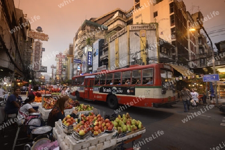 Der Alltag im China Town in der Stadt Bangkok in Thailand in Suedostasien.