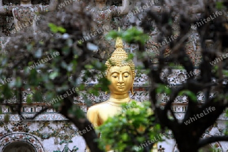 Die Tempelanlage des Wat Arun in Banglamphu in Bangkok der Hauptstadt von Thailand in Suedostasien.  