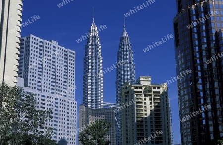 Die Petronas Twin Towers in der Hauptstadt Kuala Lumpur in Malaysia in Suedost Asien.