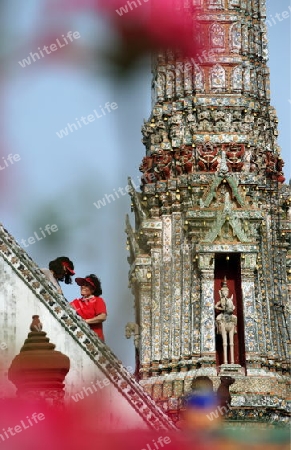 Die Tempelanlage des Wat Arun in Banglamphu in Bangkok der Hauptstadt von Thailand in Suedostasien.  