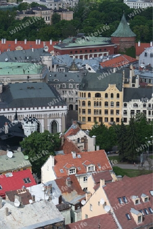 Das Stadtpanorama ueber die Altstadt von Riga der Hauptstadt